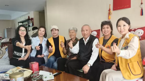 海狮队重阳节关爱活动