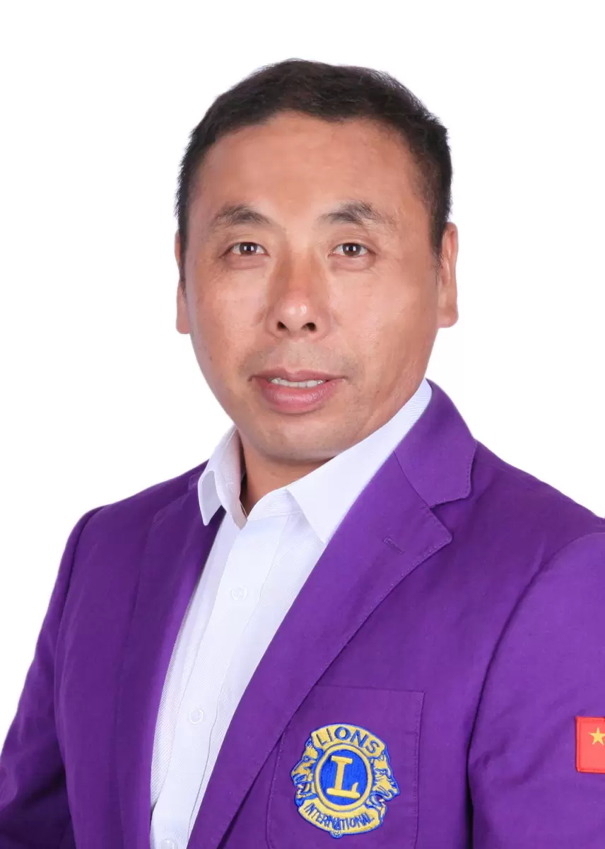 何荣富