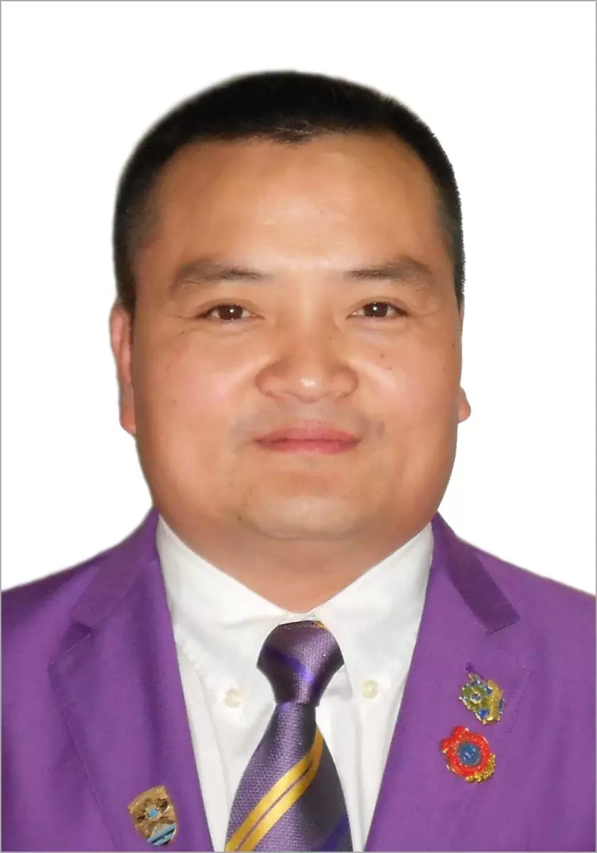 李伟
