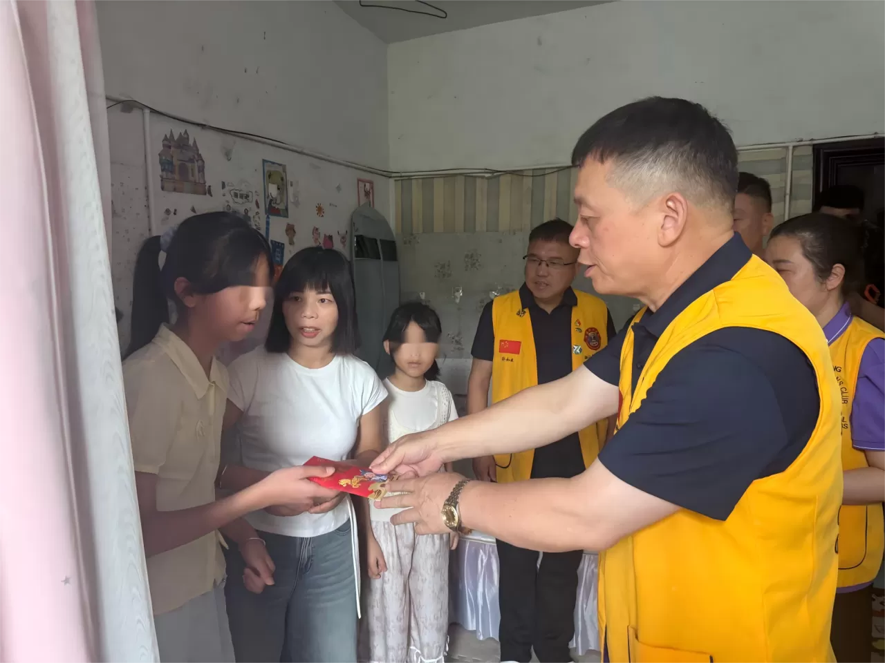 狮爱助学暖人心 精准帮扶助成长——灵江服务队走进困境家庭开展爱心帮扶活动